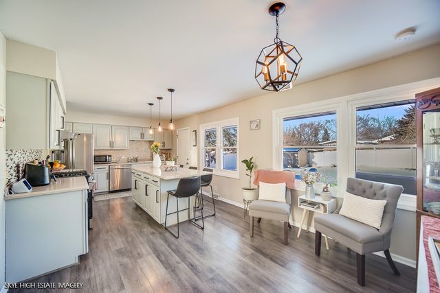 113 APRIL Lane, North Aurora, IL 60542