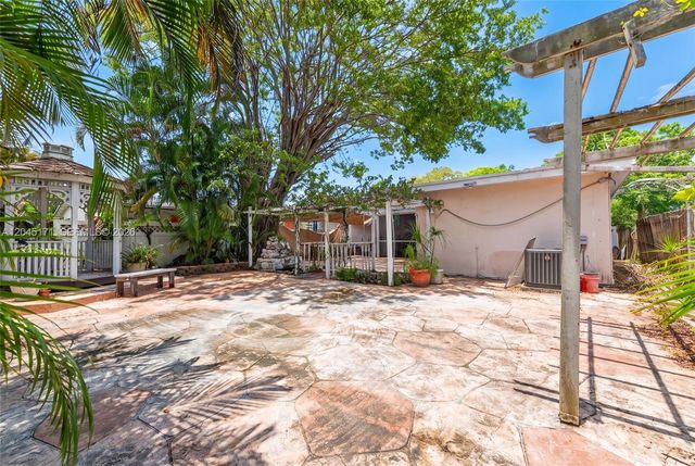 1805 N Dixie Highway, Fort Lauderdale, FL 33305