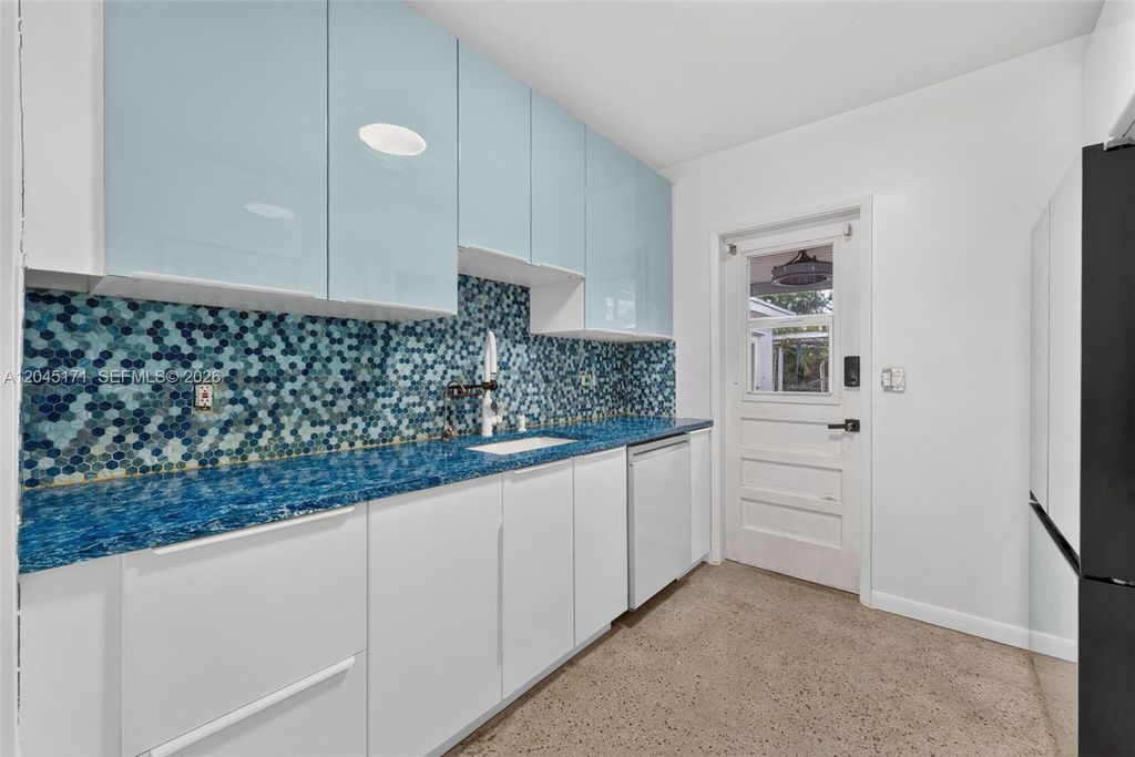 1805 N Dixie Highway, Fort Lauderdale, FL 33305