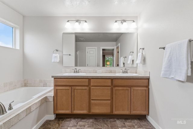 7919 E Toussand Dr., Nampa, ID 83687