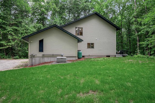 10 Shelly Drive, Pelham, NH 03076