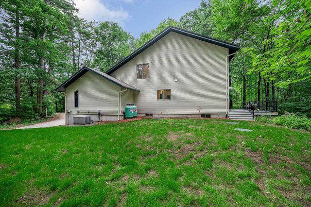 10 Shelly Drive, Pelham, NH 03076