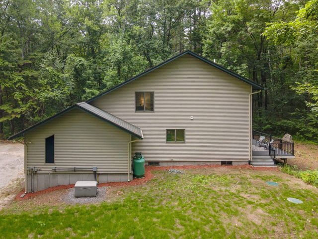 10 Shelly Drive, Pelham, NH 03076