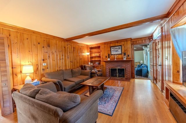 15 Hiller Ave, Fairhaven, MA 02719