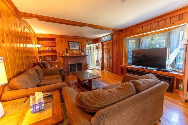 15 Hiller Ave, Fairhaven, MA 02719