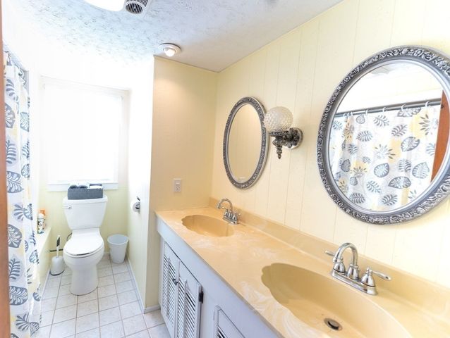 15 Hiller Ave, Fairhaven, MA 02719
