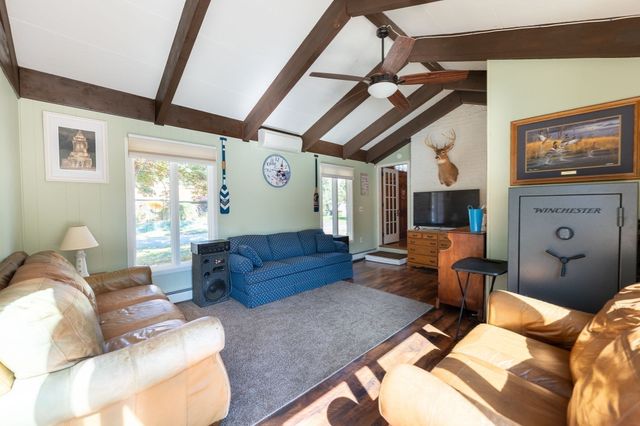 15 Hiller Ave, Fairhaven, MA 02719