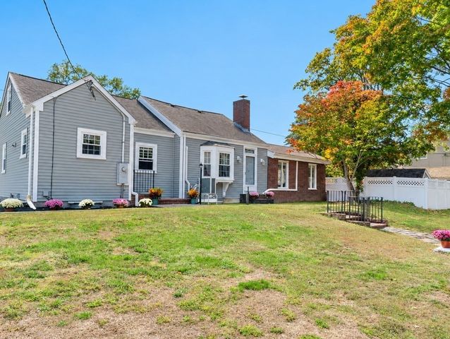 15 Hiller Ave, Fairhaven, MA 02719