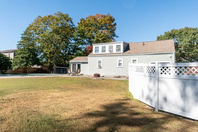 15 Hiller Ave, Fairhaven, MA 02719