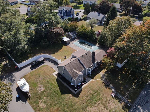 15 Hiller Ave, Fairhaven, MA 02719