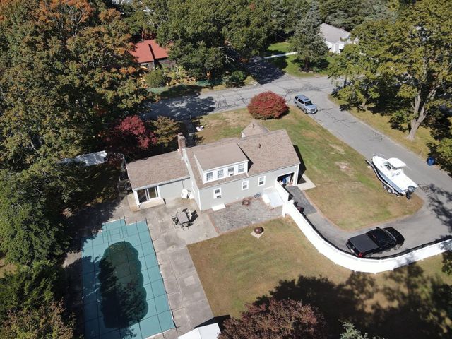 15 Hiller Ave, Fairhaven, MA 02719