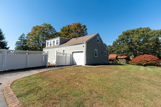 15 Hiller Ave, Fairhaven, MA 02719