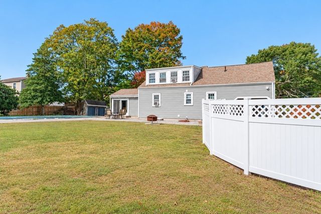 15 Hiller Ave, Fairhaven, MA 02719