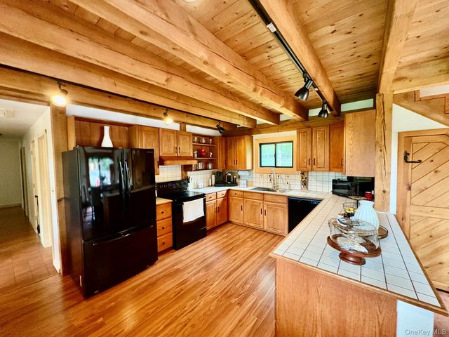 92 Twinshaven Road, Napanoch, NY 12458
