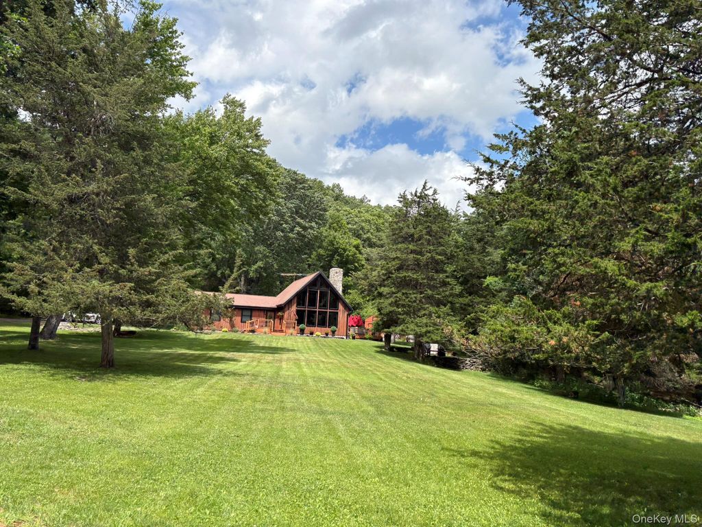 92 Twinshaven Road, Napanoch, NY 12458