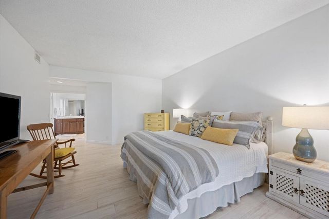 11875 Pebblewood Drive 201, Wellington, FL 33414