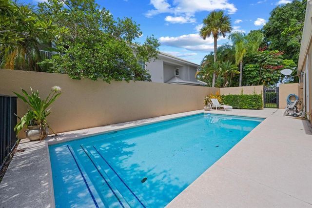 11875 Pebblewood Drive 201, Wellington, FL 33414