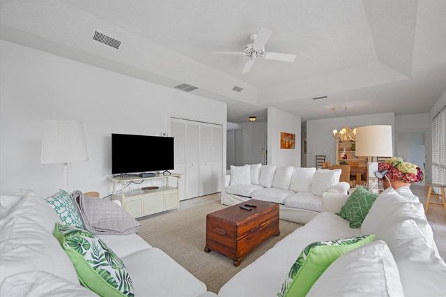 11875 Pebblewood Drive 201, Wellington, FL 33414