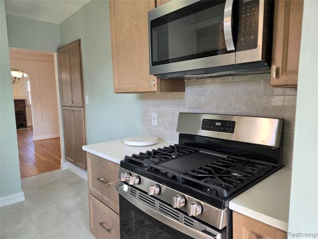2239 22ND 22nd Street, Wyandotte, MI 48192