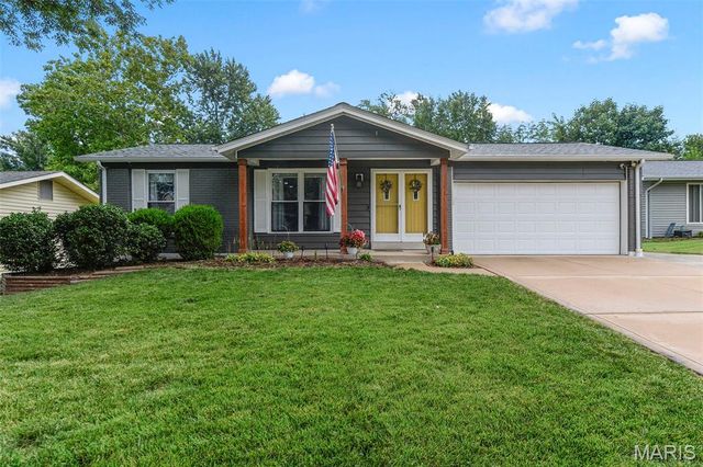 17 Debbie Drive, St Peters, MO 63376