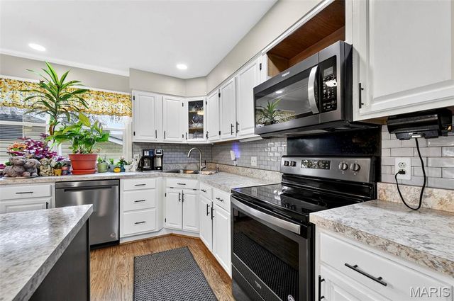 17 Debbie Drive, St Peters, MO 63376