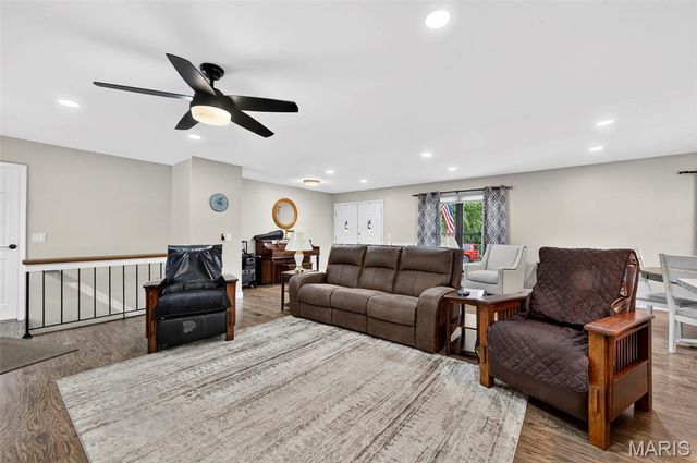 17 Debbie Drive, St Peters, MO 63376