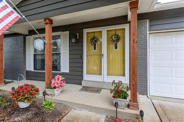 17 Debbie Drive, St Peters, MO 63376