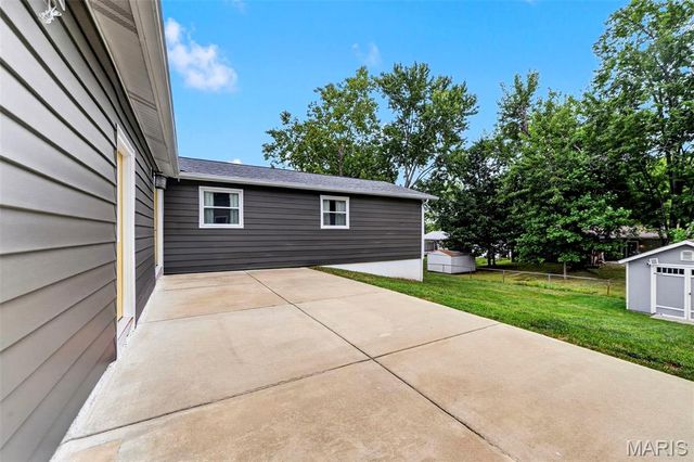 17 Debbie Drive, St Peters, MO 63376