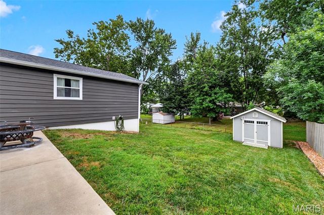 17 Debbie Drive, St Peters, MO 63376