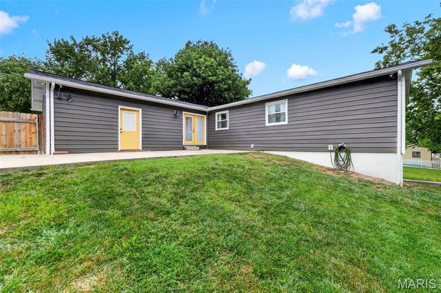 17 Debbie Drive, St Peters, MO 63376