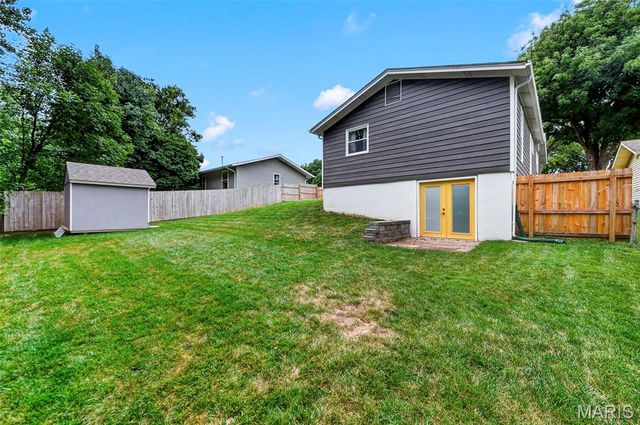 17 Debbie Drive, St Peters, MO 63376