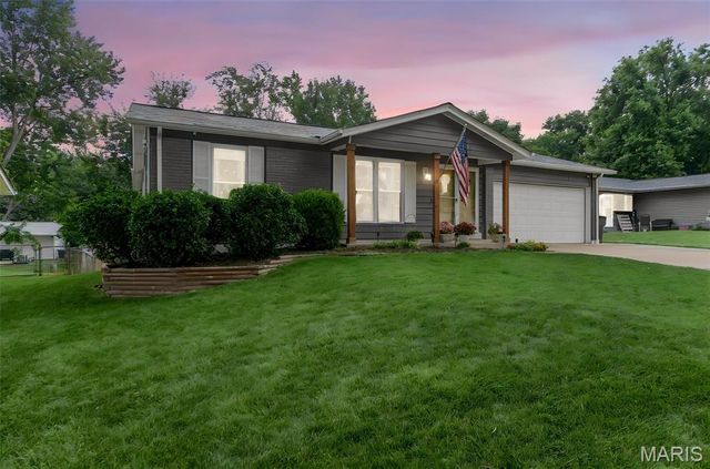 17 Debbie Drive, St Peters, MO 63376