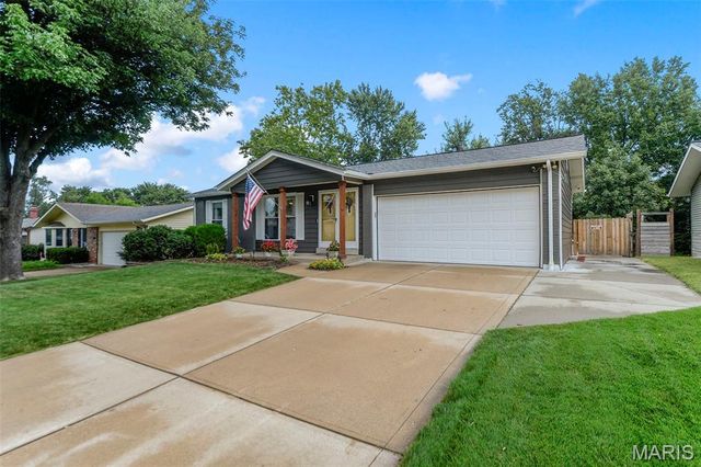 17 Debbie Drive, St Peters, MO 63376
