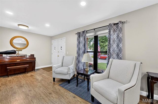 17 Debbie Drive, St Peters, MO 63376