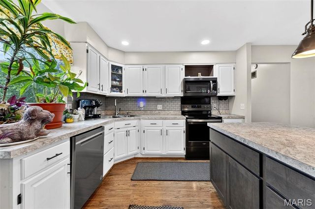 17 Debbie Drive, St Peters, MO 63376