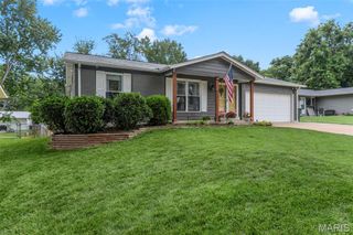 17 Debbie Drive, St Peters, MO 63376