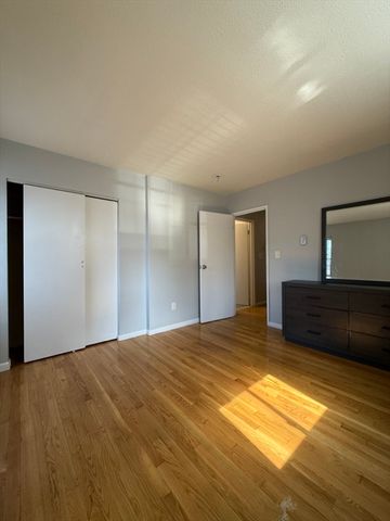 565 Hyde Park Ave. 5, Boston, MA 02131