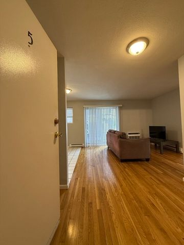 565 Hyde Park Ave. 5, Boston, MA 02131