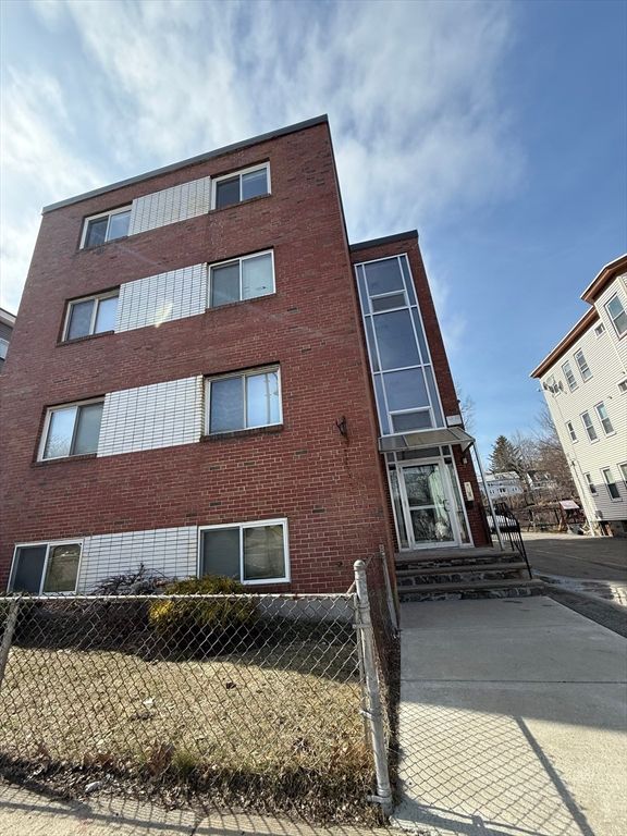 565 Hyde Park Ave. 5, Boston, MA 02131