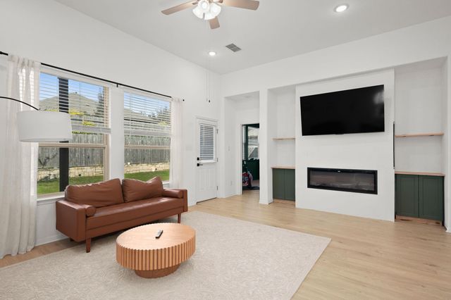 13104 Ditka DR, Manchaca, TX 78652