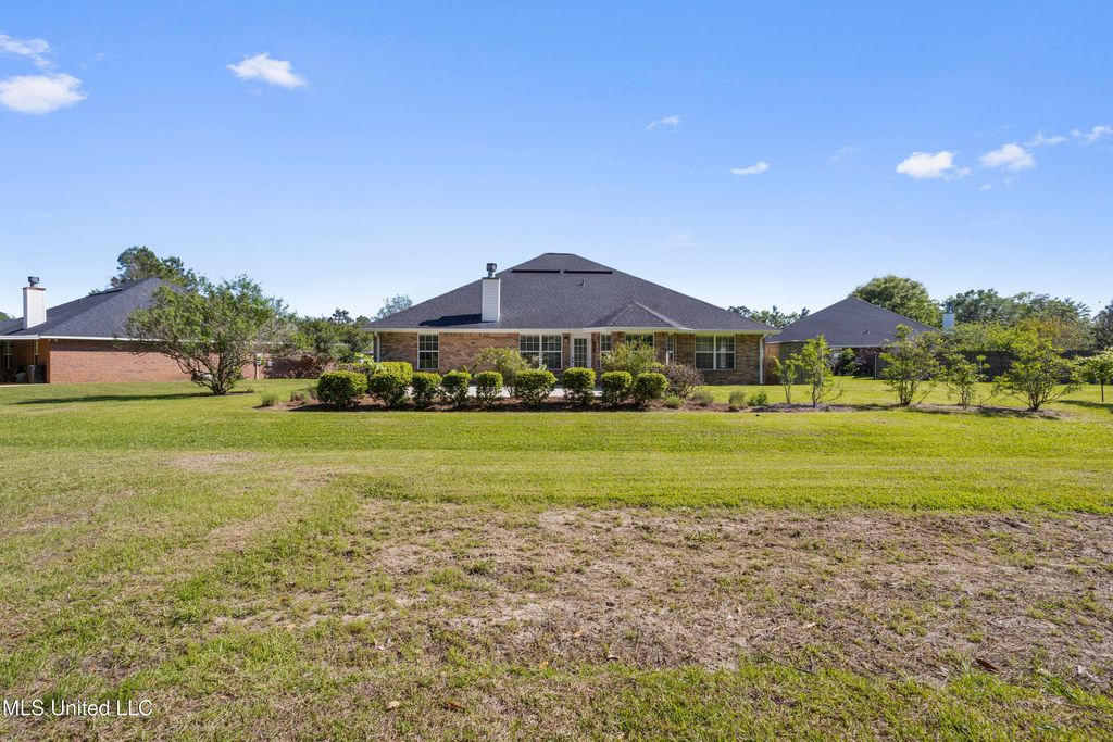 3126 Shadow Wood Drive, Ocean Springs, MS 39564