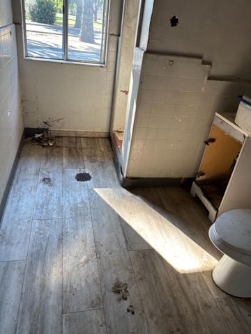 611 E Kearney Boulevard, Fresno, CA 93706