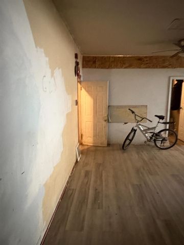 611 E Kearney Boulevard, Fresno, CA 93706