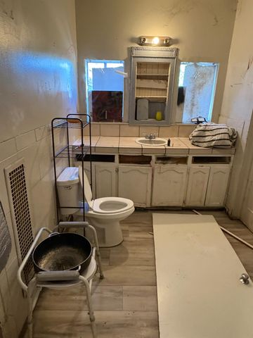 611 E Kearney Boulevard, Fresno, CA 93706