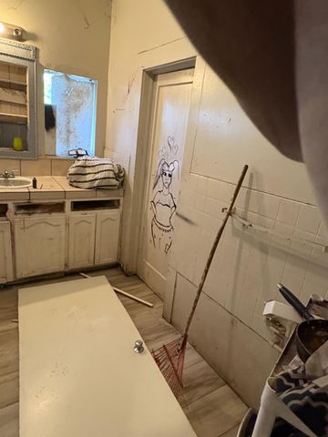 611 E Kearney Boulevard, Fresno, CA 93706