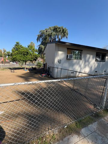 611 E Kearney Boulevard, Fresno, CA 93706