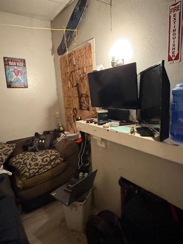 611 E Kearney Boulevard, Fresno, CA 93706