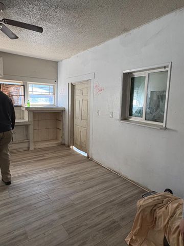 611 E Kearney Boulevard, Fresno, CA 93706