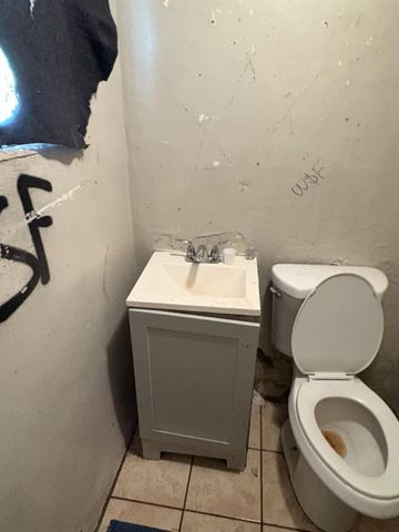 611 E Kearney Boulevard, Fresno, CA 93706