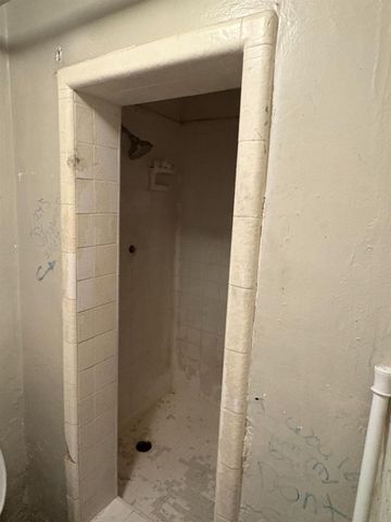 611 E Kearney Boulevard, Fresno, CA 93706